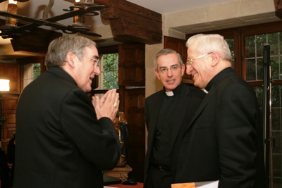 De dreta a esquerra: Mons. Ennio Antonelli, Dr. Antoni Pujals, Vicari de l'Opus Dei a Catalunya i Mons. Lluís Martínez Sistach, arquebisbe de Barcelona