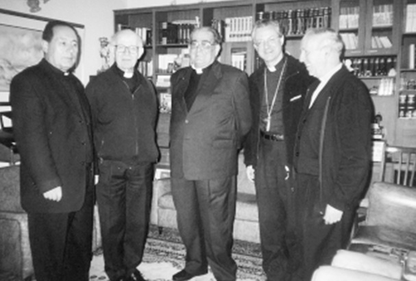 D'esquerra a dreta: Mn. Xavier Parés, Mons. Joan Martí, Mons. Sebastià Bonjorn, Mons. Vives i Mn. Lluís Dies.