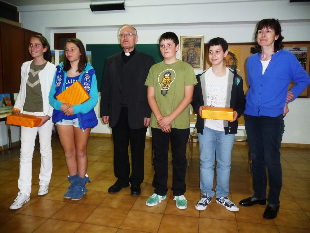 Lliurament de premis del concurs de pintura i redacció amb motiu del 50è aniversaro de l'ampliació de l'Església de St. Esteve