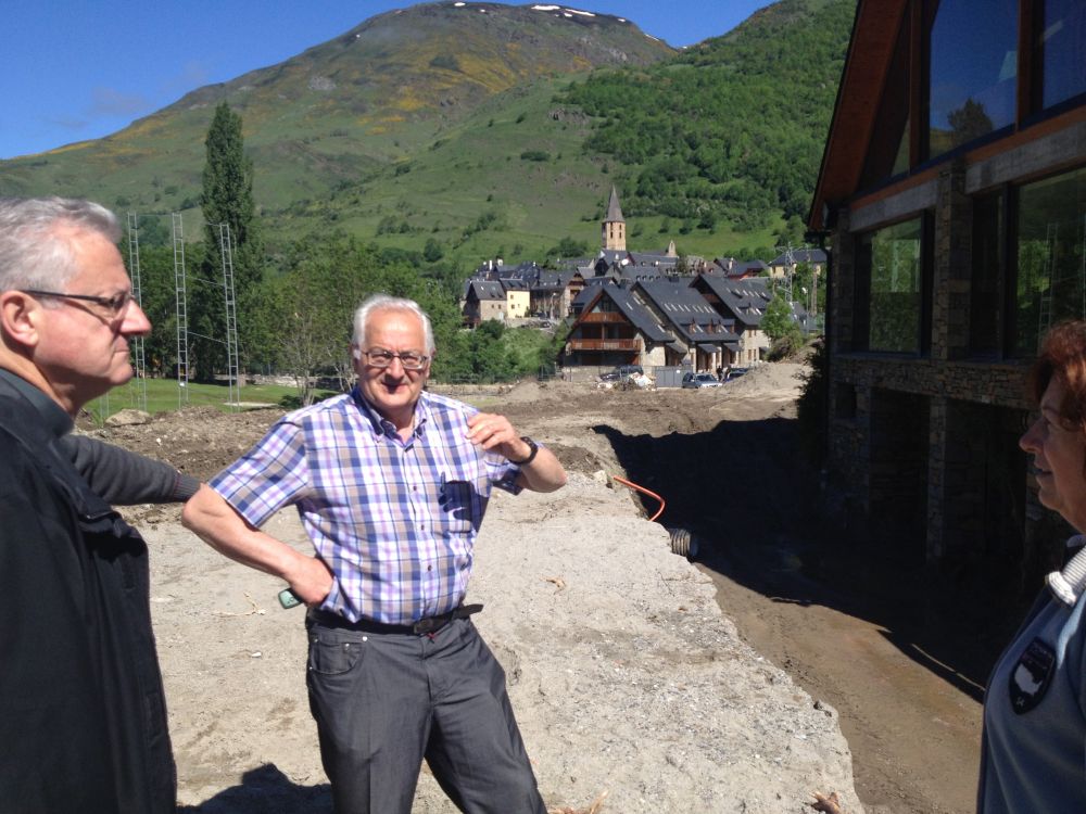 L’Arquebisbe d’Urgell visita els afectats de les darreres inundacions a Vall d’Aran i el Pallars