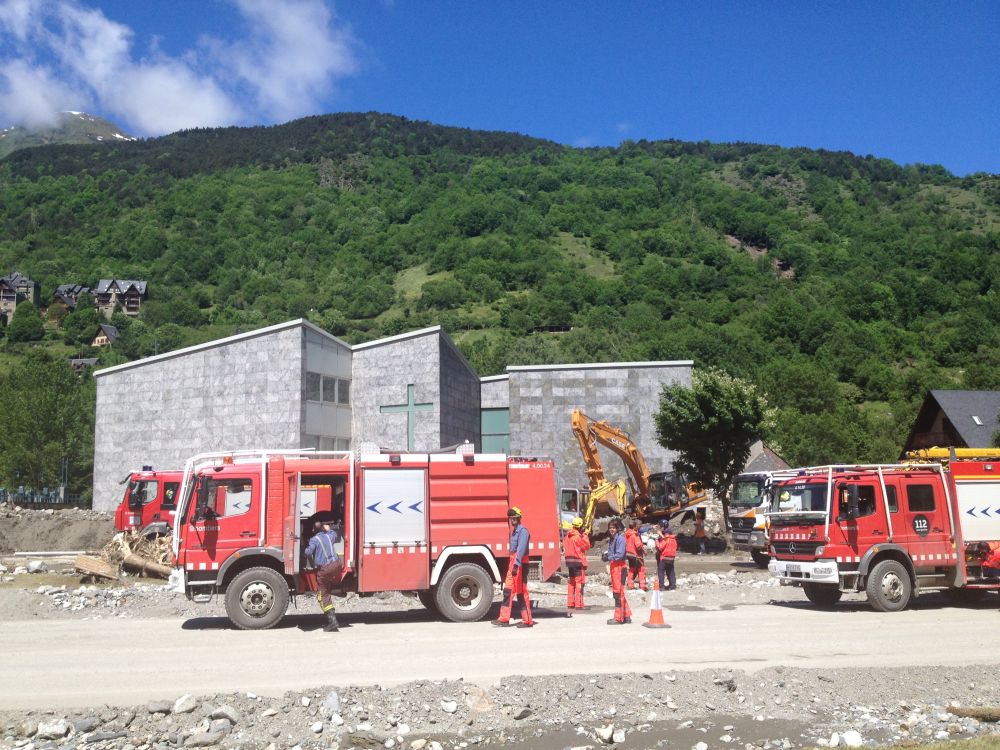 L’Arquebisbe d’Urgell visita els afectats de les darreres inundacions a Vall d’Aran i el Pallars