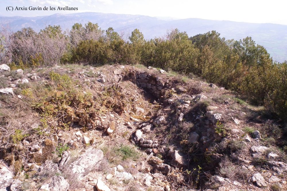 Aspecte de l'interior de la capella amb l'absis netejat al fons-Foto Josep Sansalvador-Arxiu Gavín