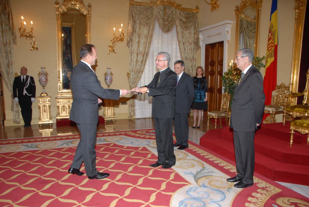 Excm. Sr. Kostadin Tashev Kodzhabashev, Ambaixador de Bulgària