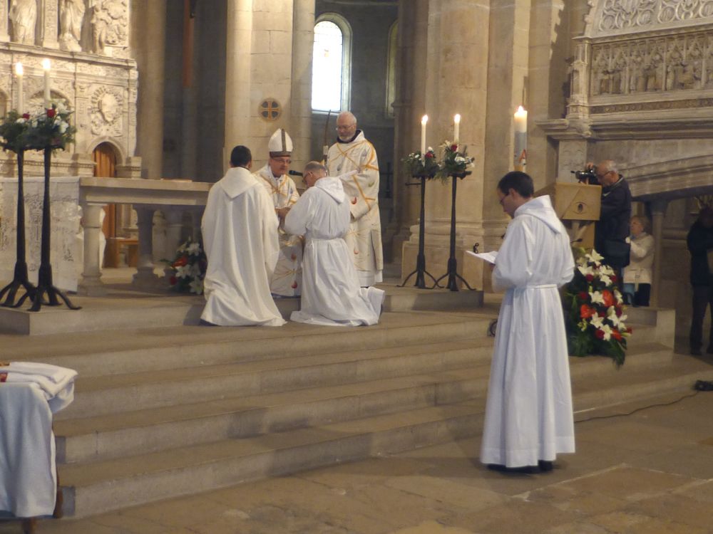 Ordenació de dos diaques a Poblet